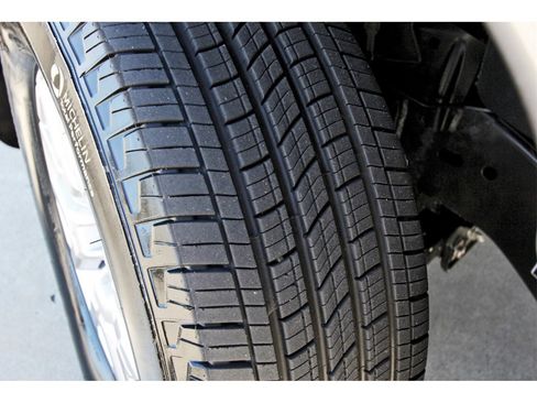 Certified 2024 Nissan Frontier SV w/ SV Convenience Package image 30