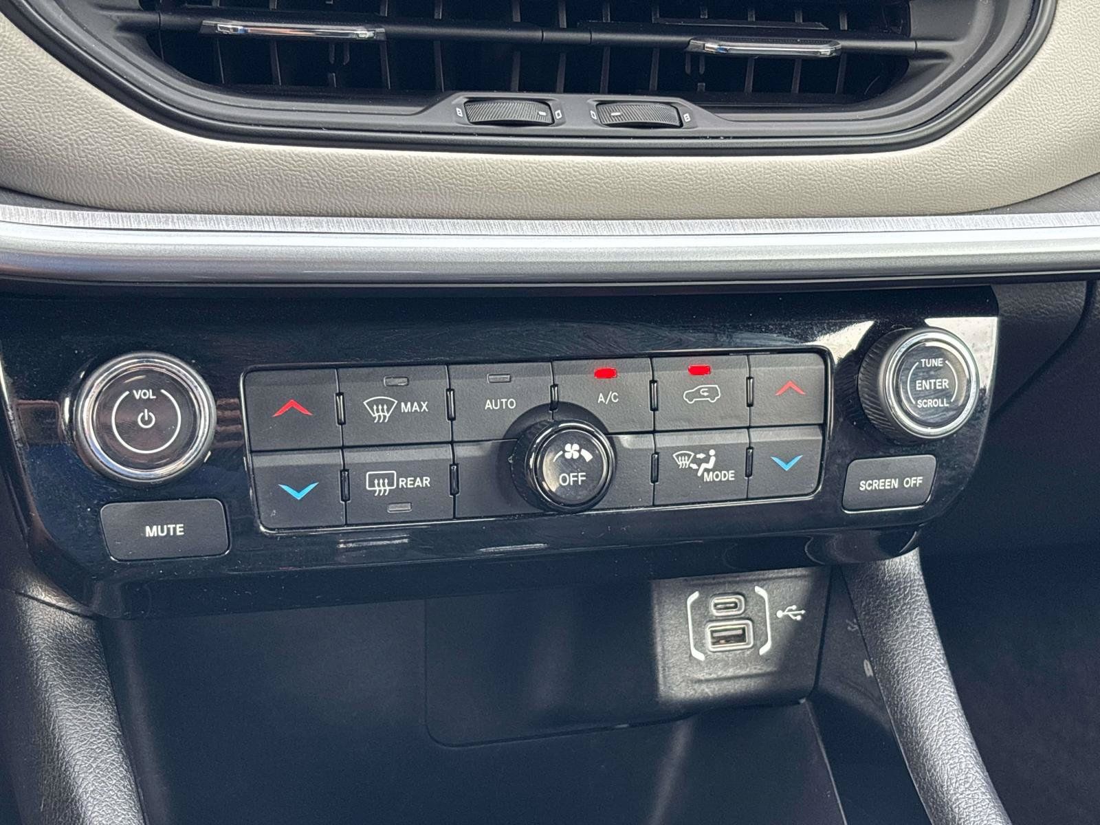 Certified 2025 Jeep Compass Limited AWD/4WD image 24