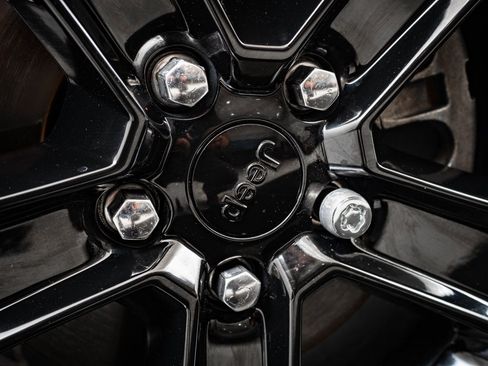 Used 2020 Jeep Wrangler Unlimited Sahara image 8