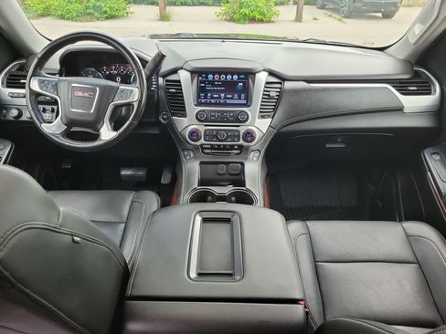 Used 2019 GMC Yukon XL SLT w/ Graphite Performance Edition AWD/4WD image 14