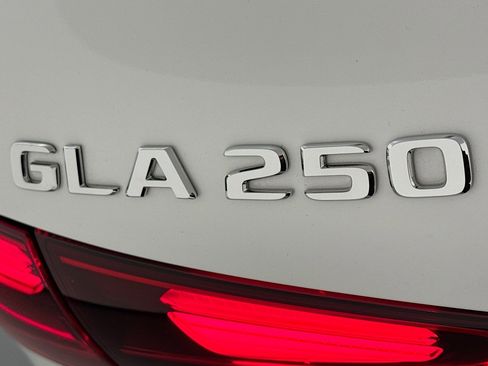 Certified 2026 Mercedes-Benz GLA 250 4MATIC image 9