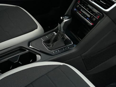 New 2025 Volkswagen Taos SE image 10