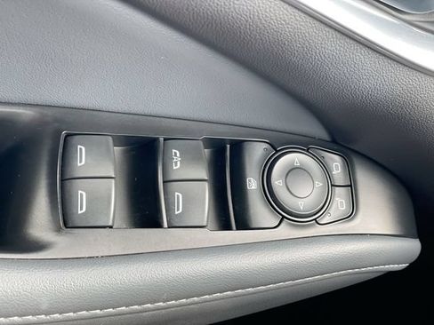 Used 2022 Buick Enclave Essence w/ Sport Touring Edition FWD image 27