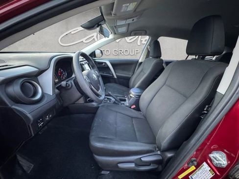 Used 2018 Toyota RAV4 LE image 19