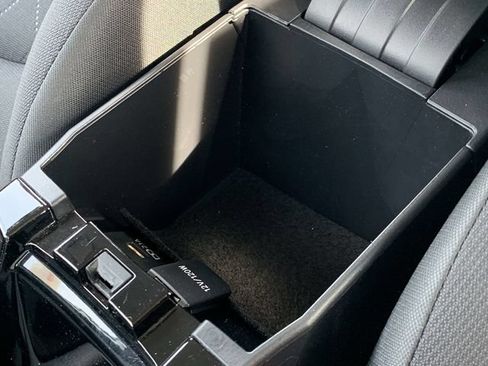 Used 2021 Toyota Corolla LE FWD image 32