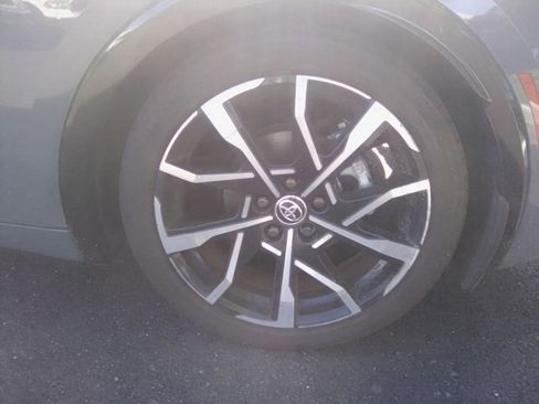 Used 2023 Toyota Prius Prime FWD image 6