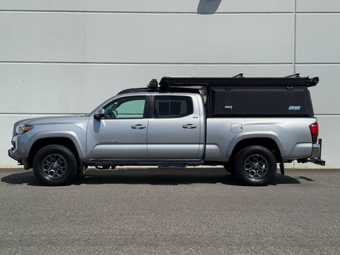 Used 2018 Toyota Tacoma SR5 AWD/4WD image 4