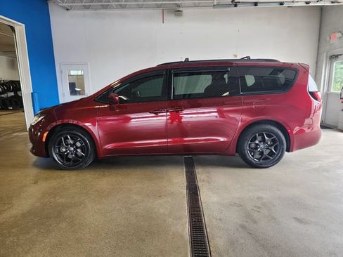 Used 2019 Chrysler Pacifica Touring-L w/ S Appearance Package FWD image 1