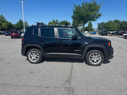 Used 2023 Jeep Renegade Latitude w/ Premium Group AWD/4WD image 4