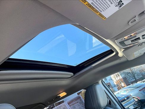 Used 2024 Toyota Sienna XLE image 21