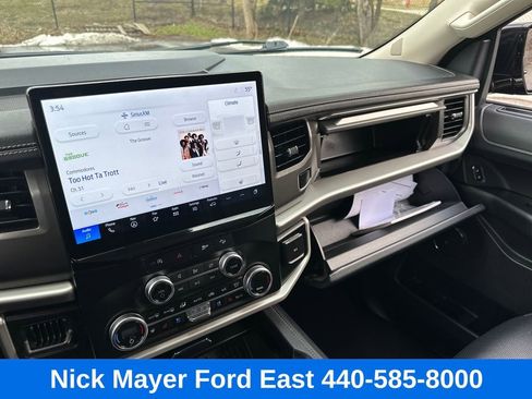 Used 2024 Ford Expedition XLT image 32