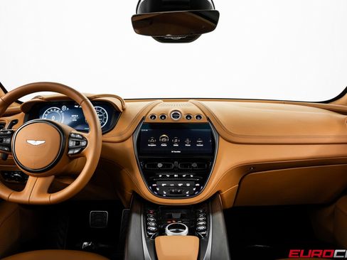 Used 2022 Aston Martin DBX image 25