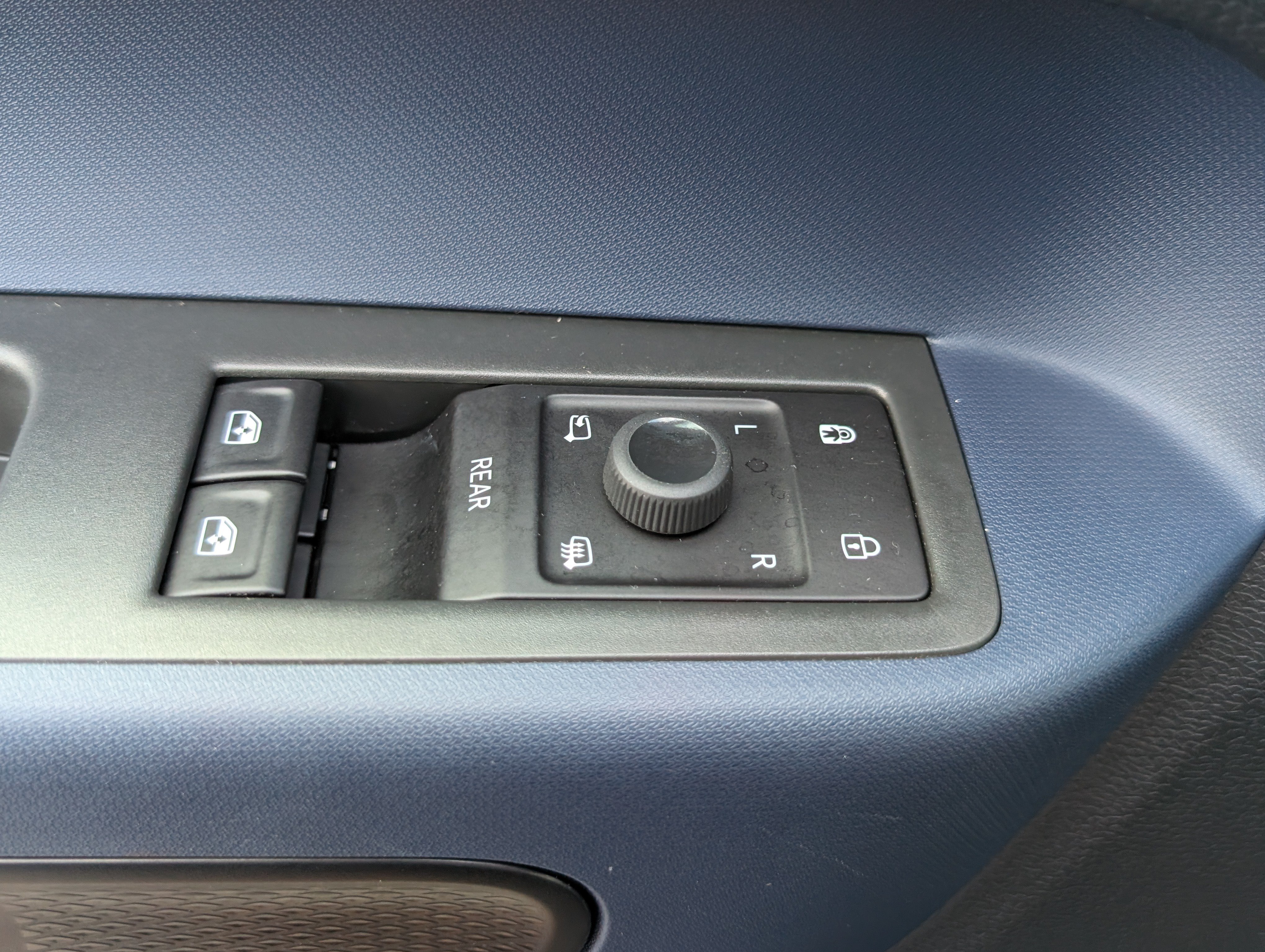 Used 2025 Volkswagen ID. Buzz 1st Edition RWD image 20