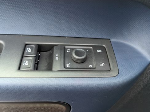 Used 2025 Volkswagen ID. Buzz Pro S Plus RWD image 20