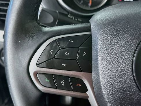 Used 2019 Jeep Cherokee Latitude Plus FWD image 25