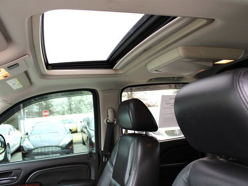 Used 2007 Cadillac Escalade EXT w/ Information Package image 29