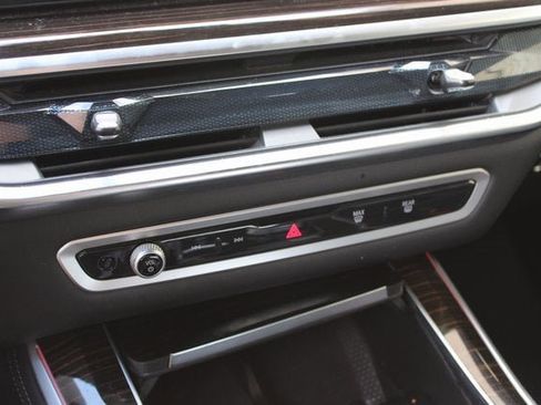 Used 2025 BMW X5 xDrive50e image 25