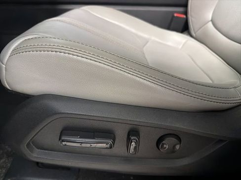 Used 2025 Honda Pilot Touring image 13