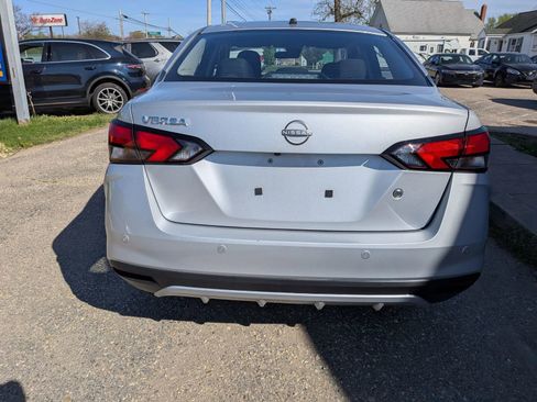 Used 2025 Nissan Versa S FWD image 5
