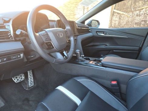 Used 2025 Toyota Camry SE FWD image 8