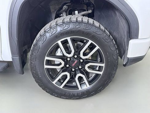 Used 2025 GMC Sierra 1500 AT4 w/ AT4 Premium Package AWD/4WD image 29