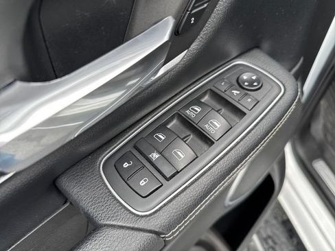 Used 2020 RAM 1500 Laramie AWD/4WD image 12