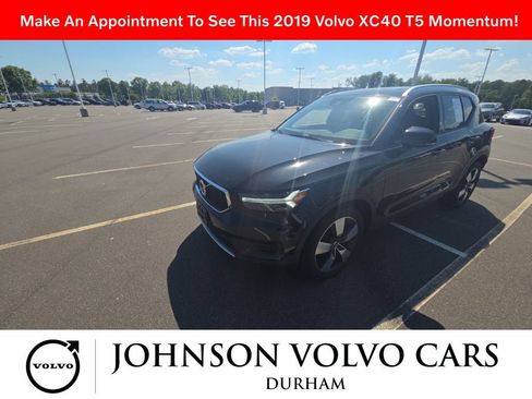 Used 2019 Volvo XC40 T5 Momentum AWD/4WD image 2