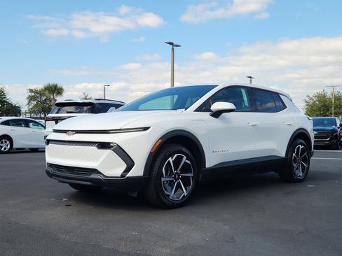 New 2026 Chevrolet Equinox EV LT image 2