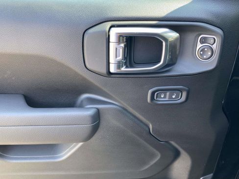 New 2025 Jeep Gladiator Sport image 17