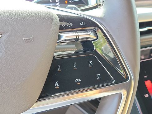 Used 2025 Cadillac Escalade ESV Premium Luxury w/ Touring Package AWD/4WD image 40
