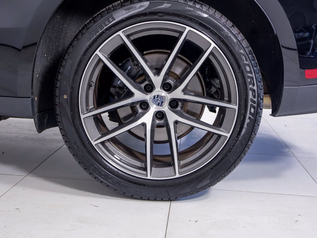 Certified 2026 Porsche Macan AWD/4WD image 36