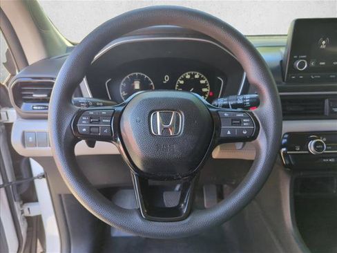 Used 2023 Honda Pilot LX image 15