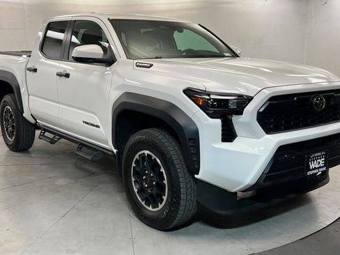 Used 2024 Toyota Tacoma TRD Off-Road AWD/4WD image 7