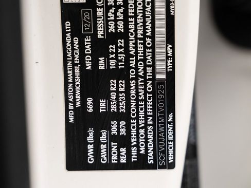 Used 2021 Aston Martin DBX AWD/4WD image 57
