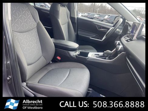 Used 2025 Toyota RAV4 XLE image 20