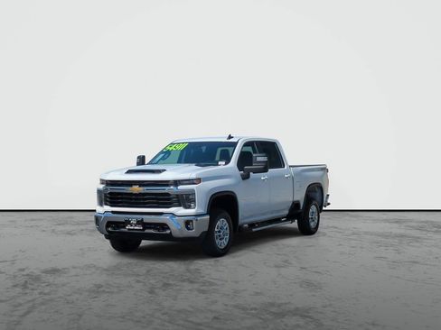 Used 2025 Chevrolet Silverado 2500 LT w/ Convenience Package AWD/4WD image 4