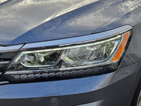 Used 2019 Volkswagen Passat 2.0T SE R-Line image 9