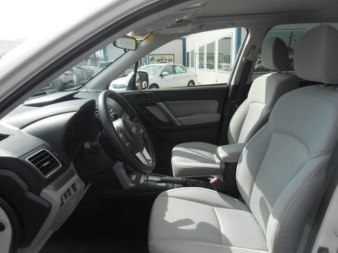 Used 2018 Subaru Forester 2.5i Premium AWD/4WD image 11