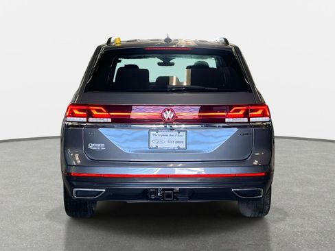 Certified 2025 Volkswagen Atlas SE image 6