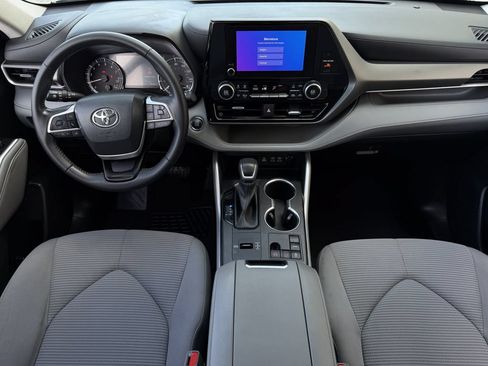 Used 2023 Toyota Highlander LE FWD image 11