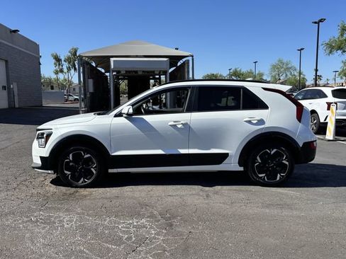 Used 2023 Kia Niro Wind FWD image 5