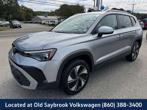 New 2025 Volkswagen Taos SE image 1