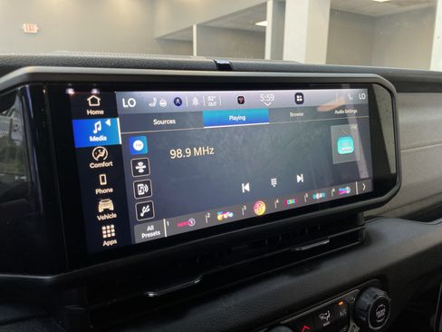 Used 2024 Jeep Wrangler Unlimited AWD/4WD image 24