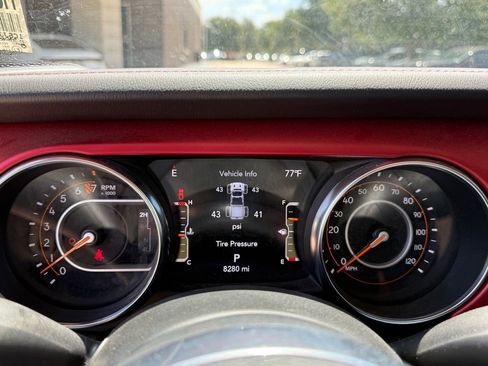 Used 2023 Jeep Gladiator Rubicon w/ LED Lighting Group AWD/4WD image 14