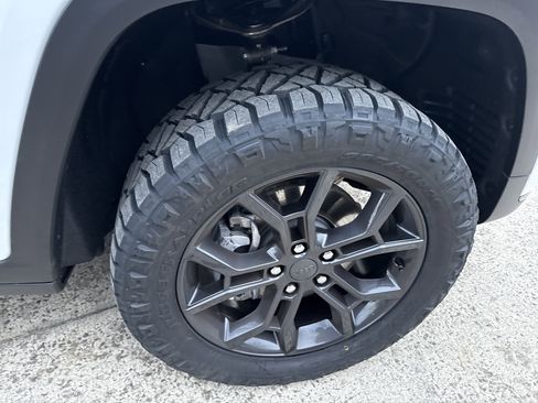 New 2025 Jeep Grand Cherokee L Limited w/ Trailer Tow Package image 14