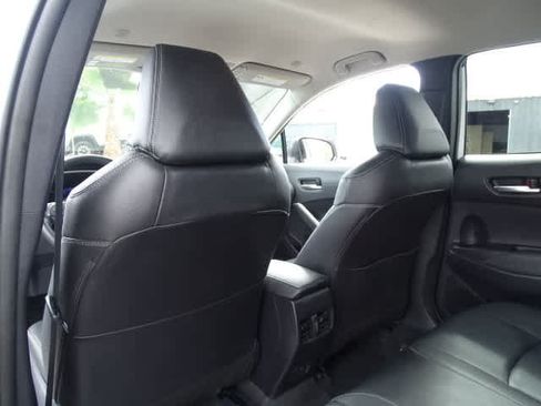 Used 2025 Toyota Corolla Cross XLE FWD image 21