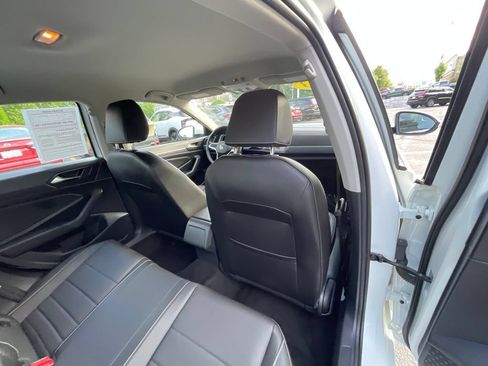 Used 2023 Volkswagen Jetta SE FWD image 15