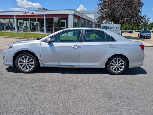 Used 2012 Toyota Camry XLE FWD image 2