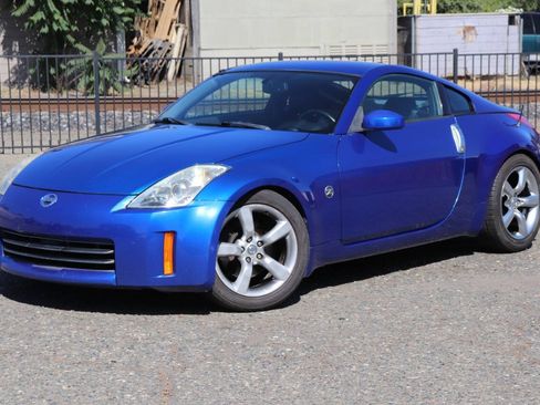 Used 2006 Nissan 350Z Enthusiast w/ (N93) Cargo Convenience Pkg RWD image 3