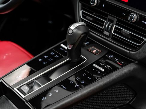 Used 2024 Porsche Macan image 29